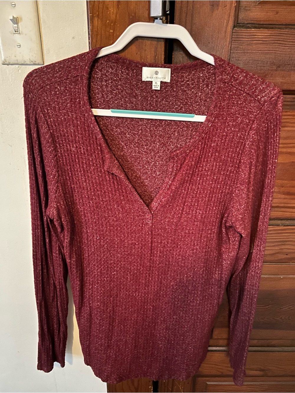 Socialite Ribbed V-Neck Long Sleeve Sweater - Burgundy